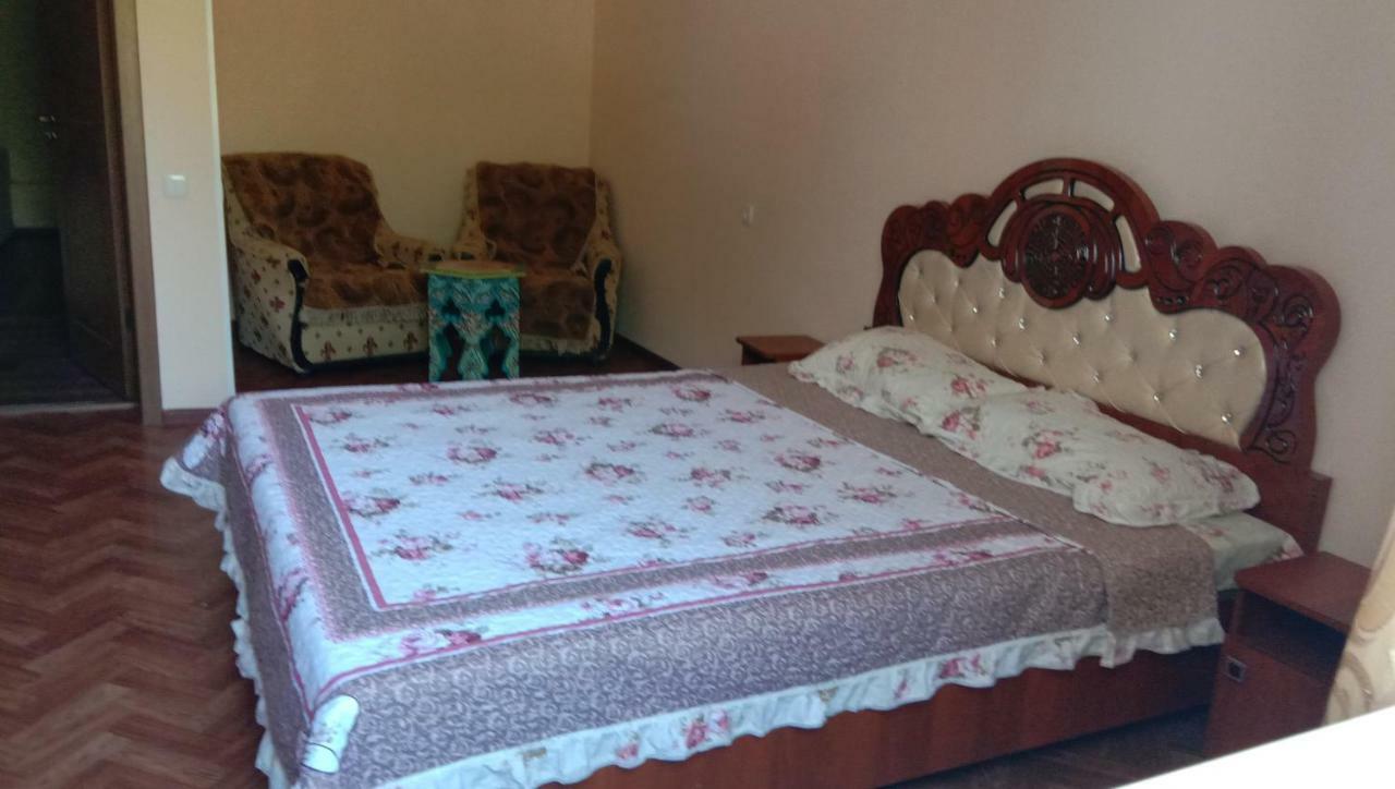 Guest House Sharq 21 Khujand Exterior photo